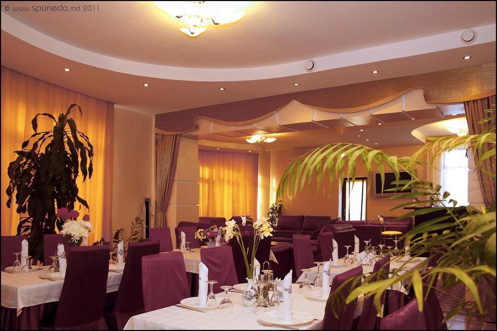 Imperial Hotel Chişinău Extérieur photo